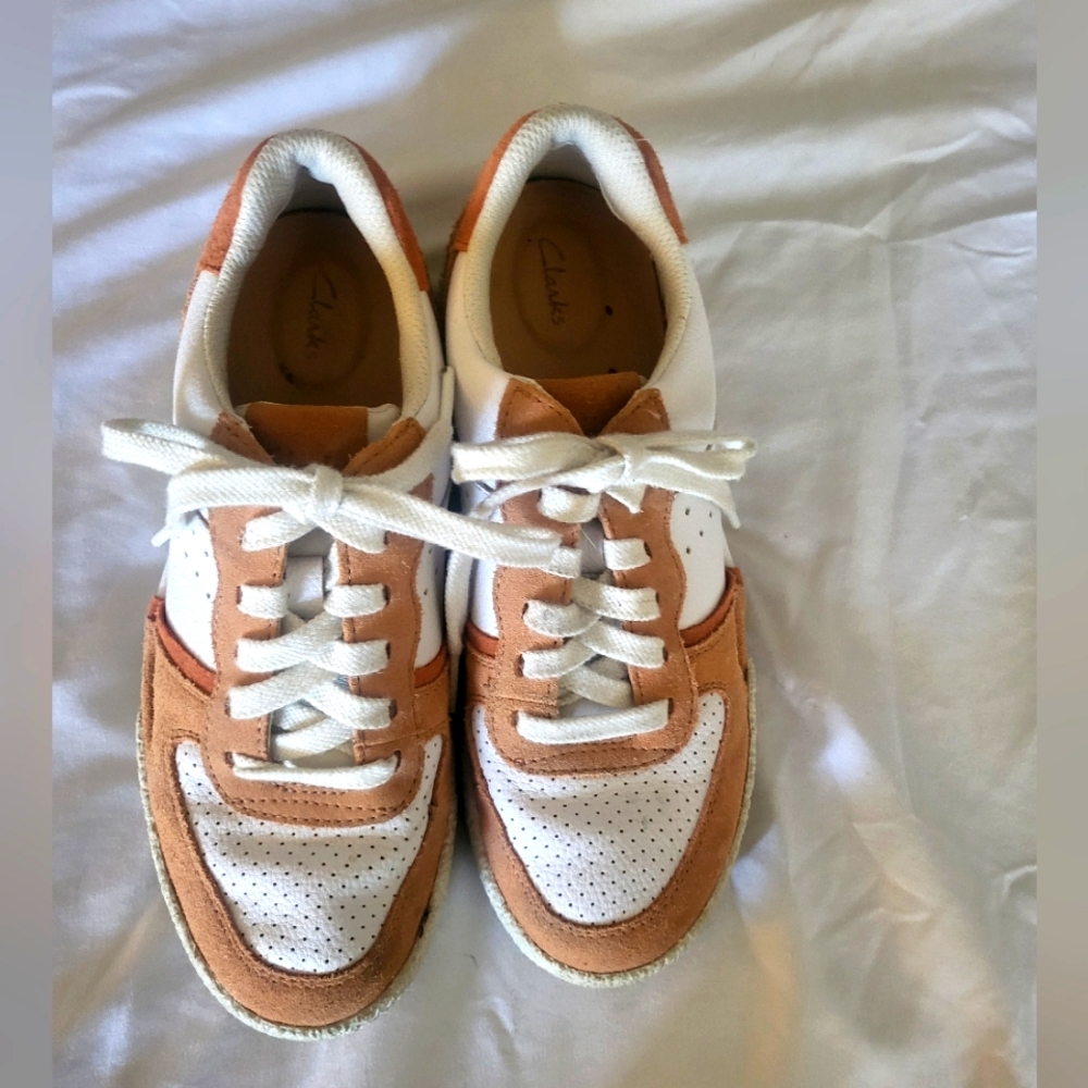 Clarks Lifestyle Sneakers Tennis Shoe White Leather/ Rust Suede